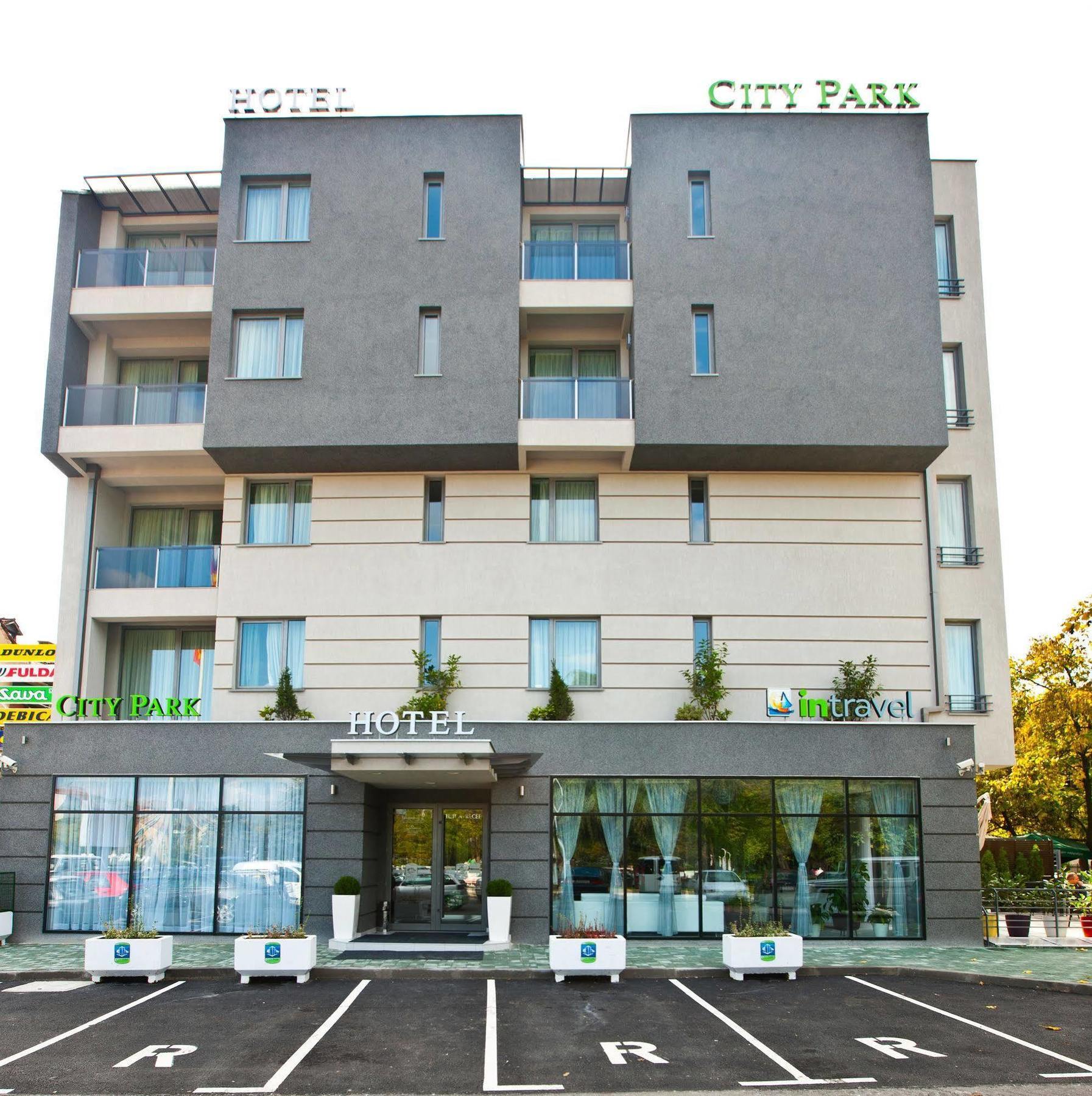 City Park Hotel Skopje Exteriör bild